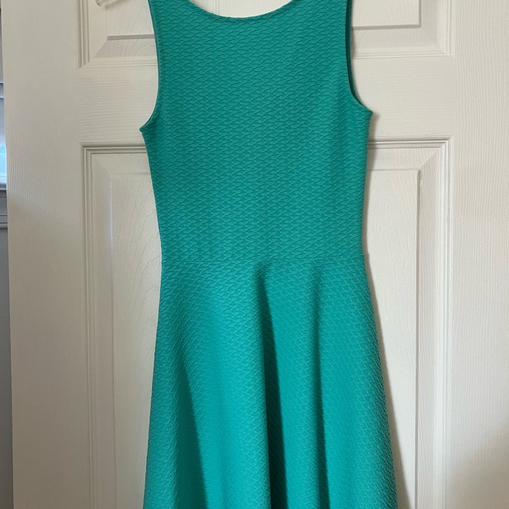 Sleeveless Green Textured Dress